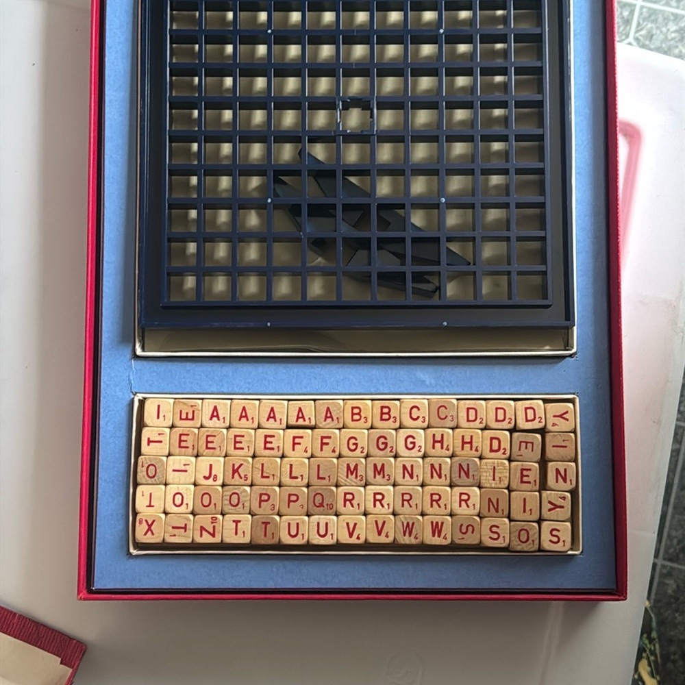 Scrabble RSVP Three Dimensional Crossword Game